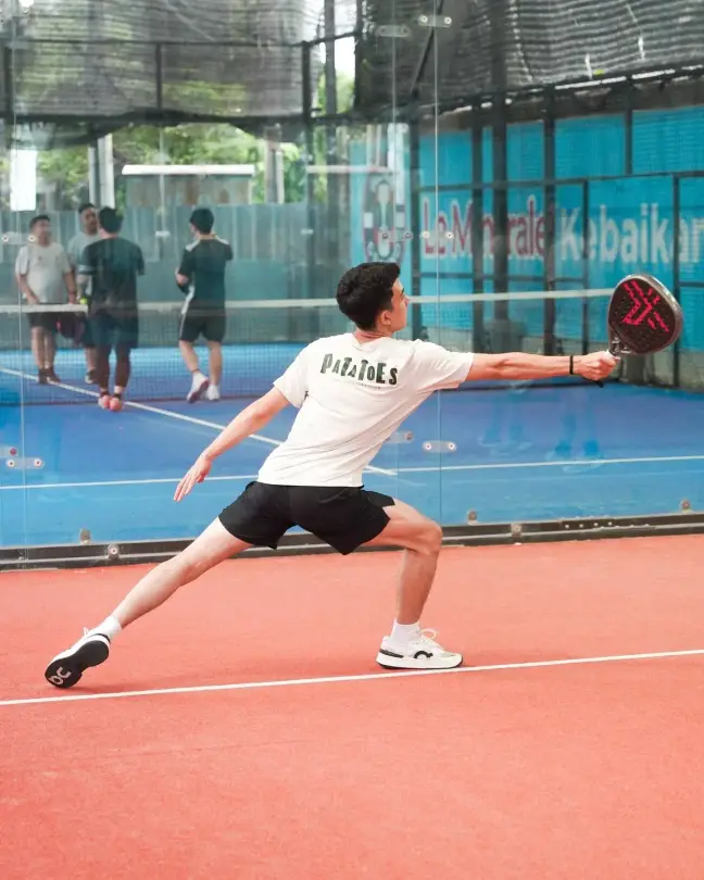 A player lunging for a volley